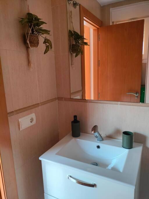 Bajo Con Jardin A Pie De Playa Y Piscina Comunitaria Con Jacuzzi Apartment Playas de Vera Ngoại thất bức ảnh