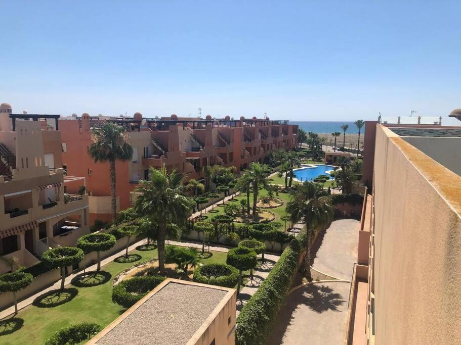 Bajo Con Jardin A Pie De Playa Y Piscina Comunitaria Con Jacuzzi Apartment Playas de Vera Ngoại thất bức ảnh