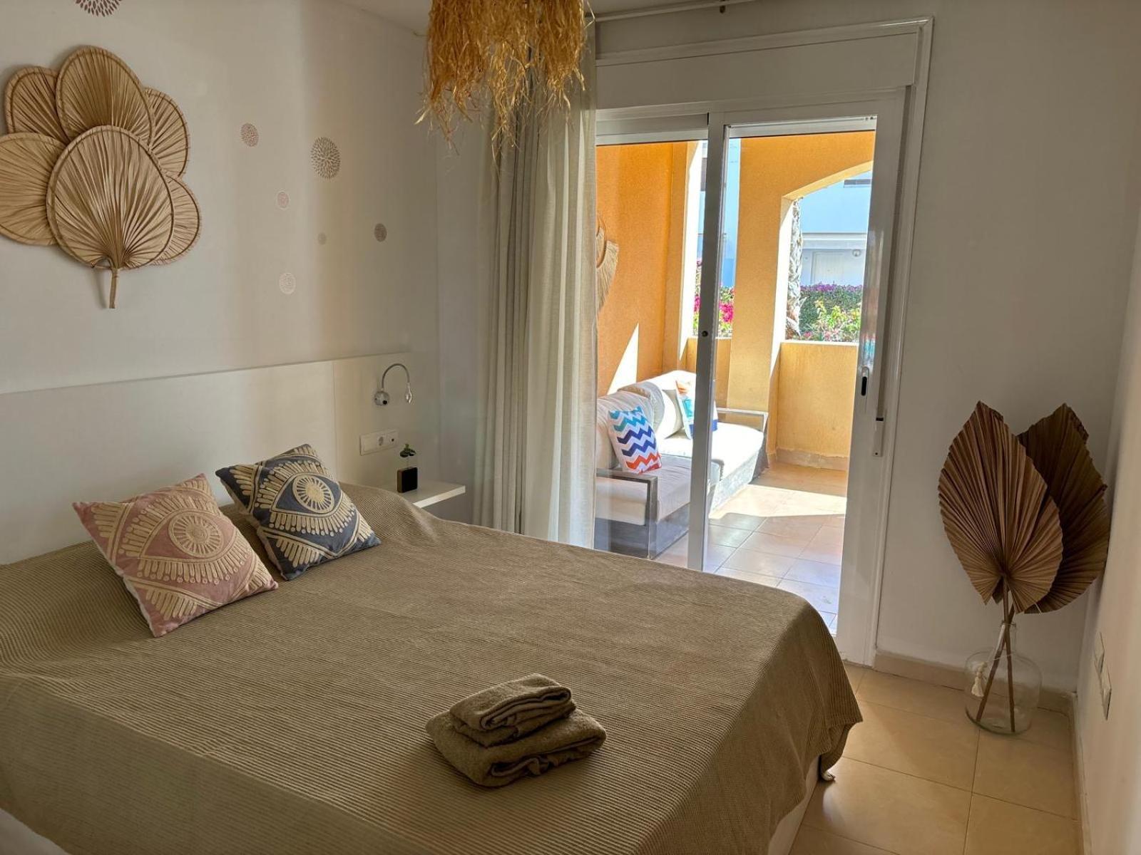 Bajo Con Jardin A Pie De Playa Y Piscina Comunitaria Con Jacuzzi Apartment Playas de Vera Ngoại thất bức ảnh
